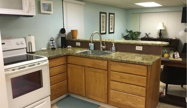 Beautiful Summer Near the Gulf & Bay! Pets OK! Great Mid Term 90 + Day Stay