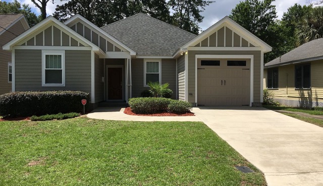 Beautifully decorated Tally House 2 miles from FSU campus!