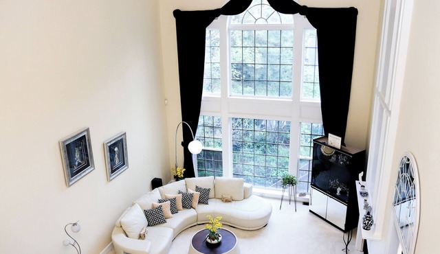 Beautifully Renovated 5,000 sq. ft. Oasis 4BR Home with in Charming Smyrna