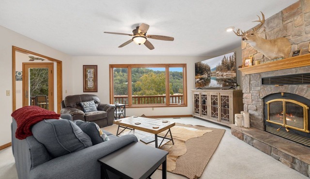 Beavershore | Easy Access to Beaver Lake. Sleeps12