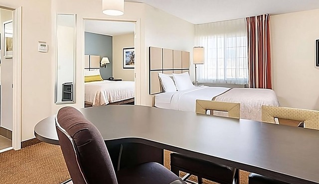 Best Value, Quality Stay! TWO Modern Suites with Full Kitchens, Pets are Allowed