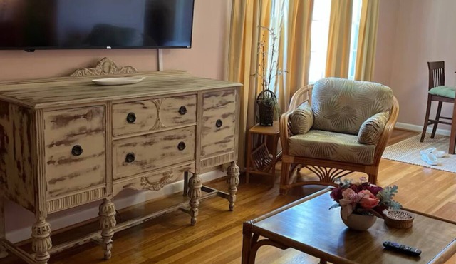 Betty's Place Charming 2-bedroom house in Oneonta with WiFi Close to Restaurants