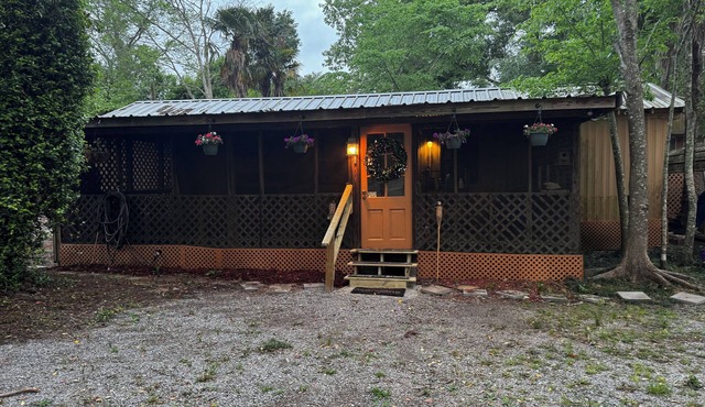 Bienvenue! Enchanting family-friendly cottage with AC in Breaux Bridge