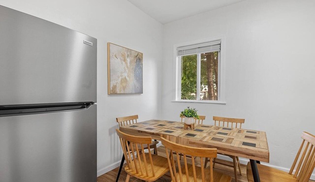 Bloomfield, Shadyside 2 Modern and Spacious Two Bedroom with Free Parking