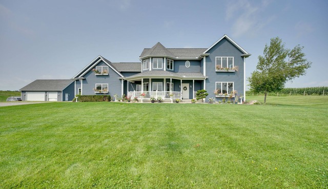 Blue Birds Perch: Stunning Home on Private Hilltop