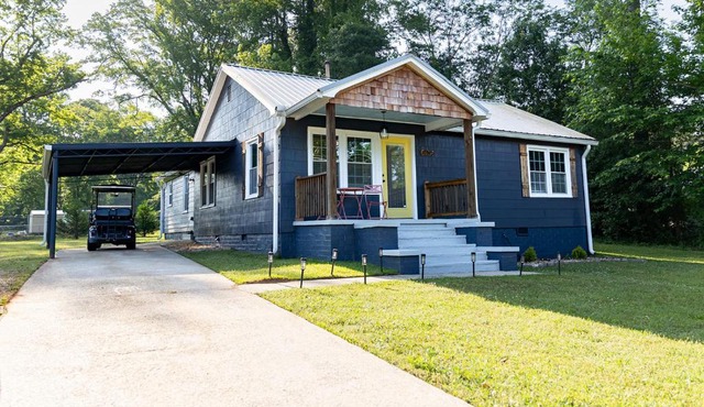 Blue Bungalow w/Free Golf Cart 1/2 mi from Square