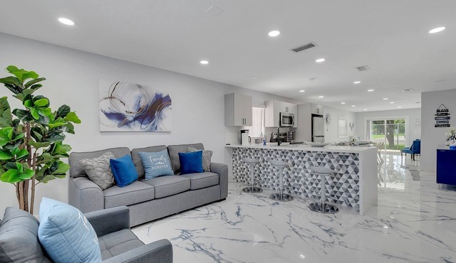 Blue Diamond - Hialeah w/3 BR & 2 BA
