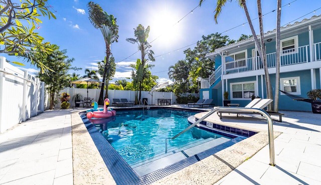 Blue Parrot 1 bedroom Apt ★5 min drive to the Ocean★Galleria Mall