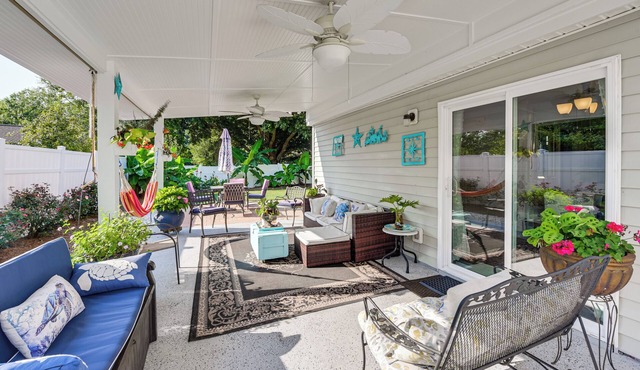Bluffton Getaway w/Fenced Yard: 7 Mi to Beach!