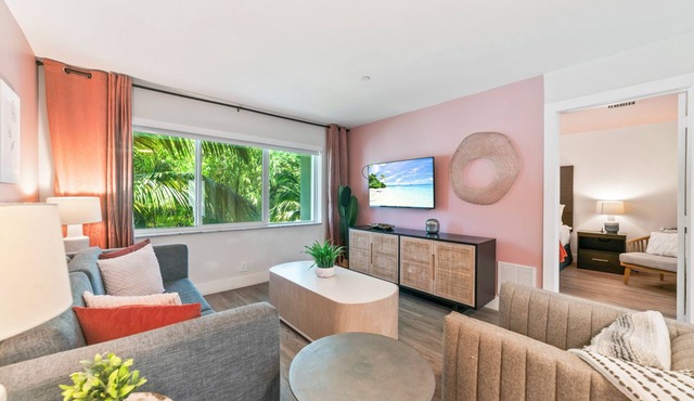 Boca Raton Apartment with King Bed Across the Beach. Near Mizner Park.