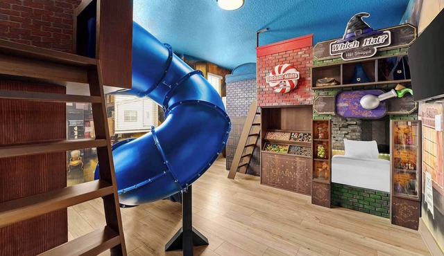 Boundless Bungalow | Huge estate next to Universal with wizard BR, theater, pool