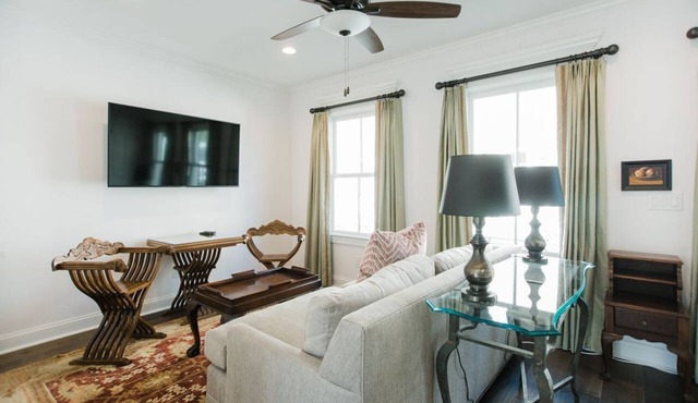 Bright and Newly Built Carriage House in Historic District by Lucky Savannah