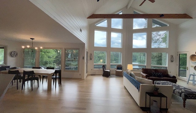 Bright,Modern Lakefront Home - Private Swimming Cove 7 nights = 15% off, Pontoon