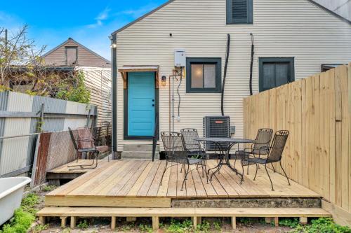 Bright retreat w patio near French Quarter