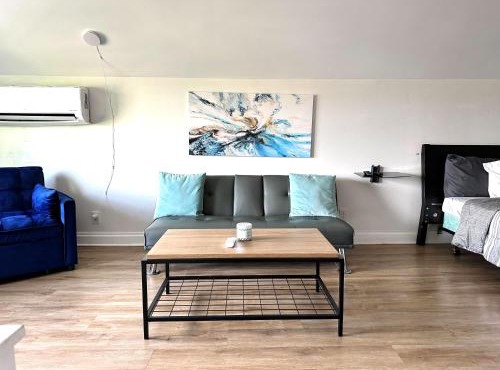 Bright Studio Stay - Downtown