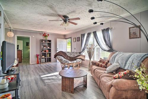 Bring Your Pets! Midway Abode w/Yard & Fire Pit