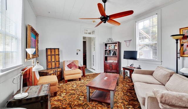 Bywater Home, Parking and Pet Friendly Retreat by RedAwning