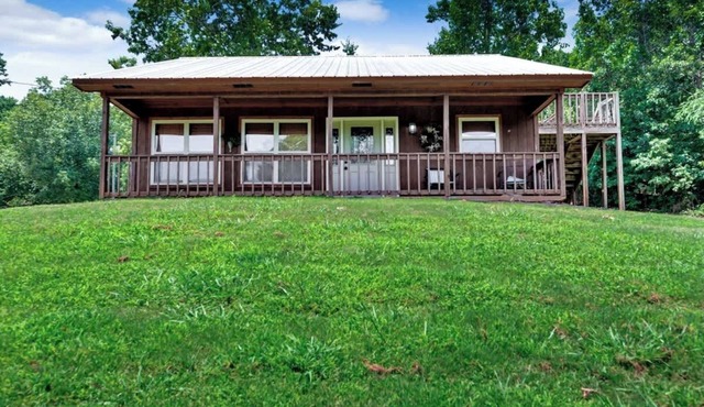 *Cabin #3 @ Fisherman's Landing (4 bed/2 bath)*