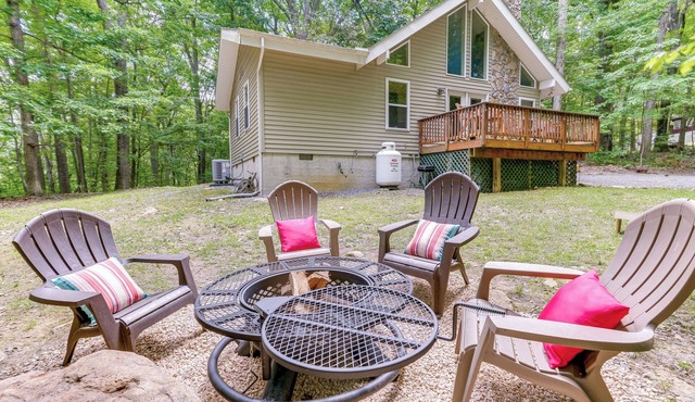 Cabin w/Deck & Screened-In Porch in New Market!