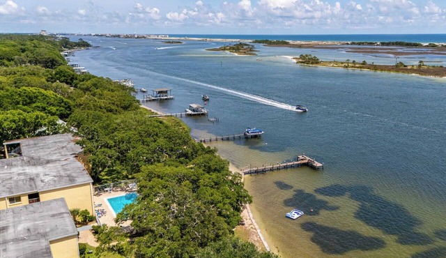 ‼️Calm Waterside Condo‼️ | Kayaks, Paddles, Pool