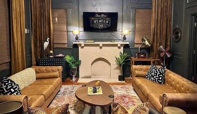 Cane River Living Speakeasy, Historic District, Accessible, Walk to everything!