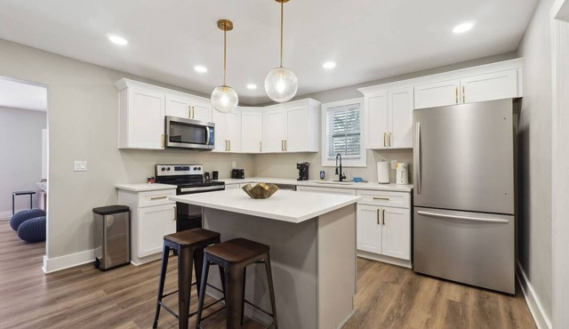 Canton Comfort - Stylish 3/2 Home w/Firepit