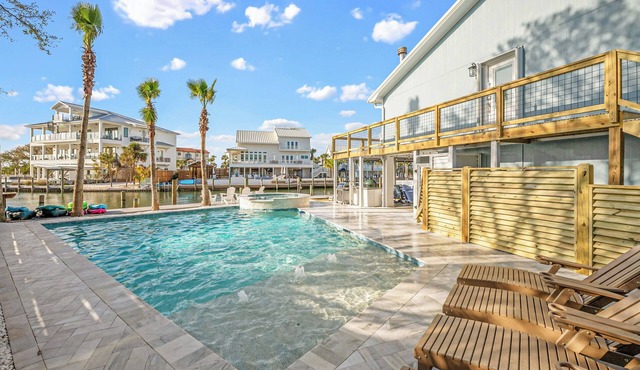 Captain's Cove 4BR 3Bath Water View, Pickleball, Private Beach, Heated Pool!