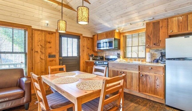 Carruth Cottage - Studio APT, Walk to Lake Junaluska Conference Center, Lake