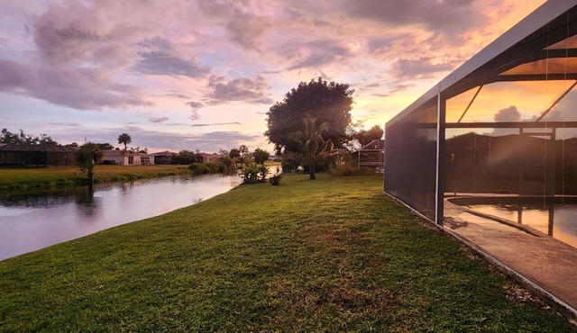 Casa Mar Van Beautiful newly renovated Home on Canal Heated Pool w/Spa andLanai