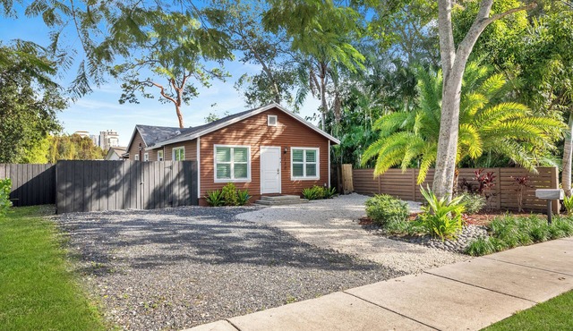 Casa Thalassa within a mile to Las Olas Strip