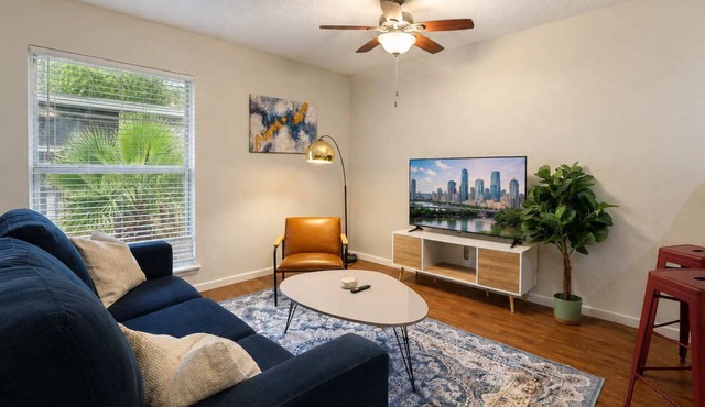 Central quaint 1BR close to UT, Moody Center, & DT