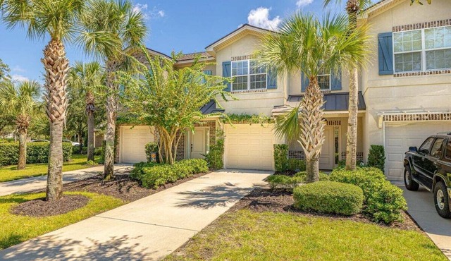 Centrally Located new townhome is the ideal choice