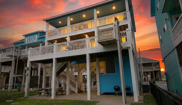 Changes in Latitudes: 2nd Row Gulf Views/4BR, Sleeps 14