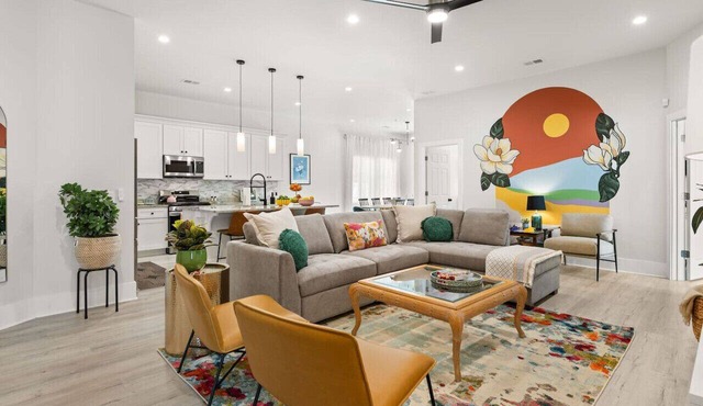 Charleston-themed House for 10!