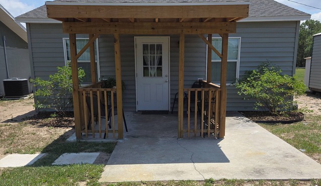 Charming 1-bedroom cottage in beautiful Lakeland with AC, WiFi, Daily or monthly