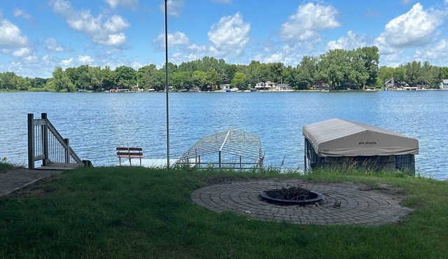 Charming 2-bedroom cabin on beautiful Lake Francis in Elysian, MN