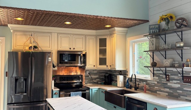 Charming 2-bedroom house in Albany only 4 miles from the lake