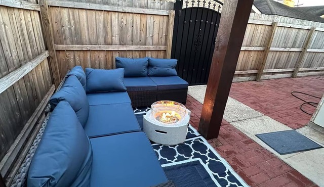 Charming 2-bedroom condo with WiFi, AC in welcoming Baton Rouge
