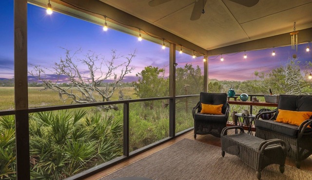 Charming 2-bedroom waterfront retreat with breathtaking sunsets on Fripp Island