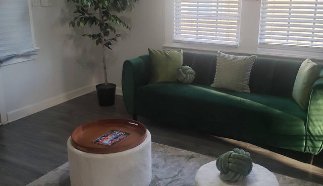 Charming 2-bedroom house in lively New Orleans with AC, WiFi