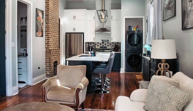 Charming 2-BR, 2-bath cottage w/AC, Heat, WiFi and 5 min from French Quarter.