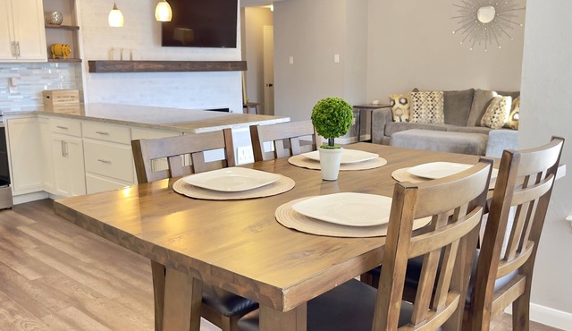 Charming 3/2 - Extended stay discounts