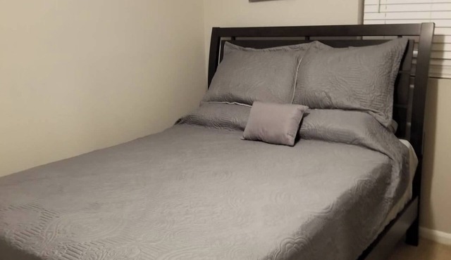 Charming 3-bd, 2.5-bath with open floorplan. WiFi, comfort and a great ambiance!