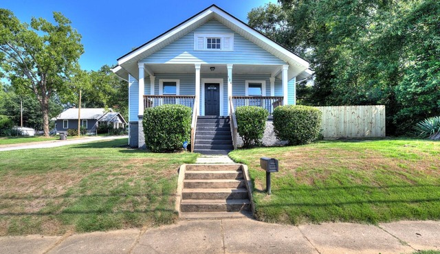 Charming 3 bdrm, 2 ba house with fence centrally located to everything, I85, I26