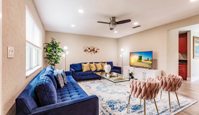 Charming 3-bedroom house in West Palm Beach with AC, WiFi