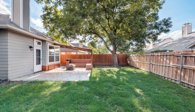 Charming 3-bedroom house in wonderful Grand Prairie with Pool Table and Office