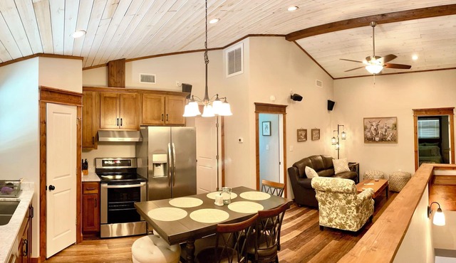 Charming 3-bedroom farmhouse in peaceful Fairhope with AC