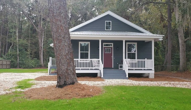 Charming 3-bedroom home within walking distance to downtown area/FLETC friendly