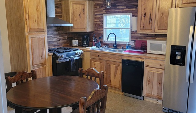 Charming 3-bedroom house with free wifi and coffee it is close to the lake
