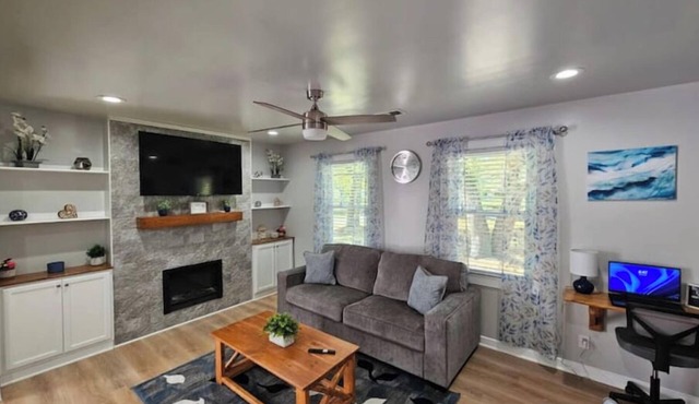 Charming 3-bedroom house in welcoming Hollywood/Meggett, SC.